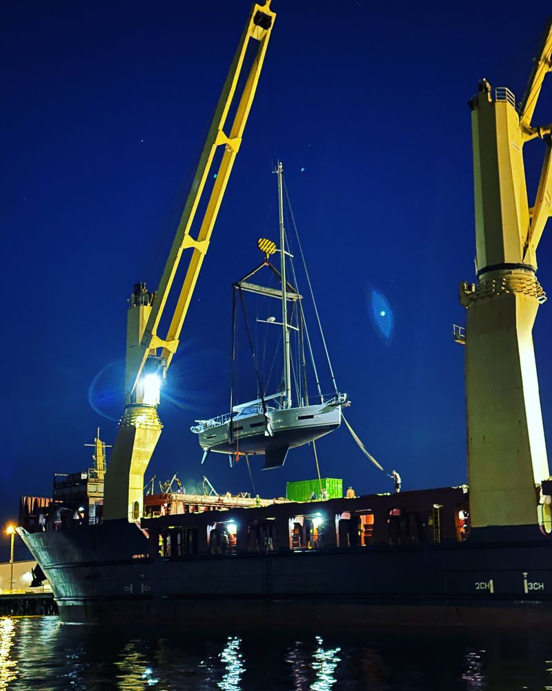Eventide getting lifted off the AAL Gibraltar at 10 PM