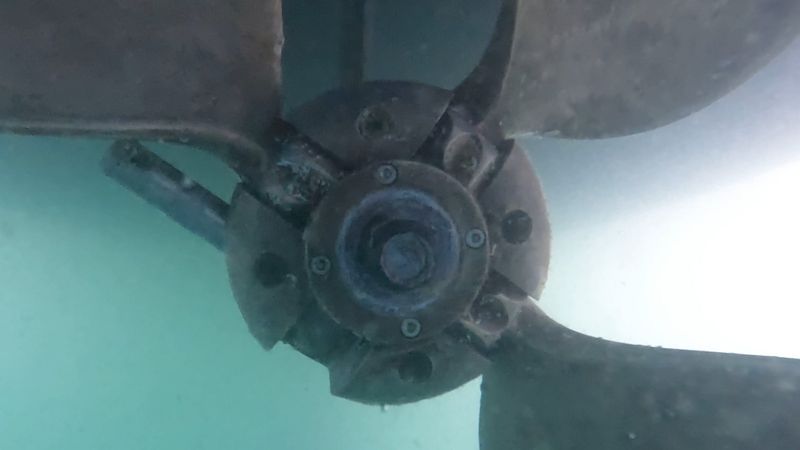 The blade as I first dove on it - I opened up the other blades to get a better look at the hub